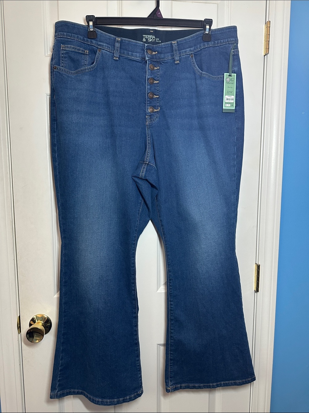 NWT Terra & Sky Women's Button-Front Flare Jeans - Blue Sz 22W 💙🩵🦋